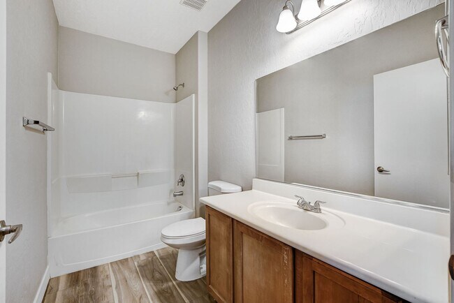 Building Photo - 3 Bedroom Condo