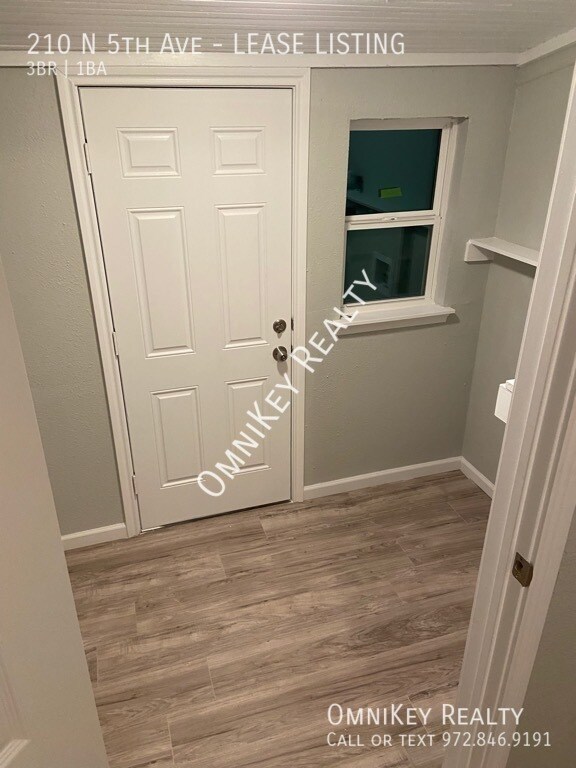 Building Photo - 210 N 5th Ave