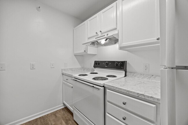 Building Photo - Two Bedroom Apartment