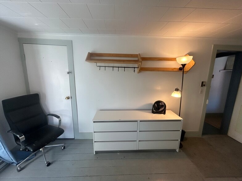 Building Photo - 19 Cary Rd