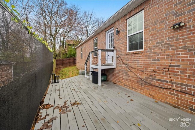 Building Photo - 731 Erika Ave