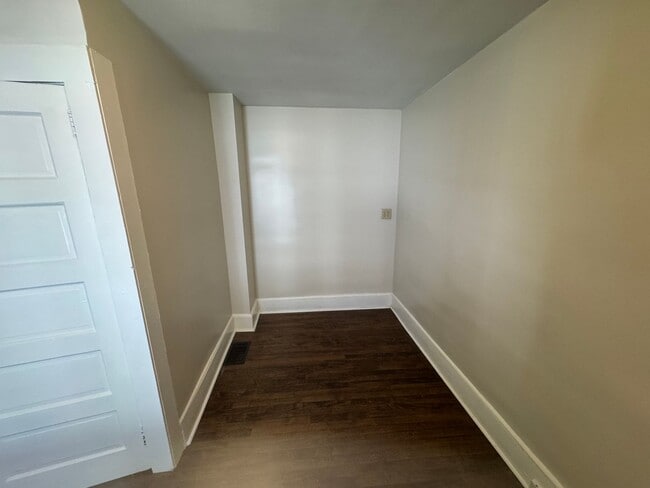 Building Photo - Gorgeous 3 Bedroom UPDATED Single Family Home