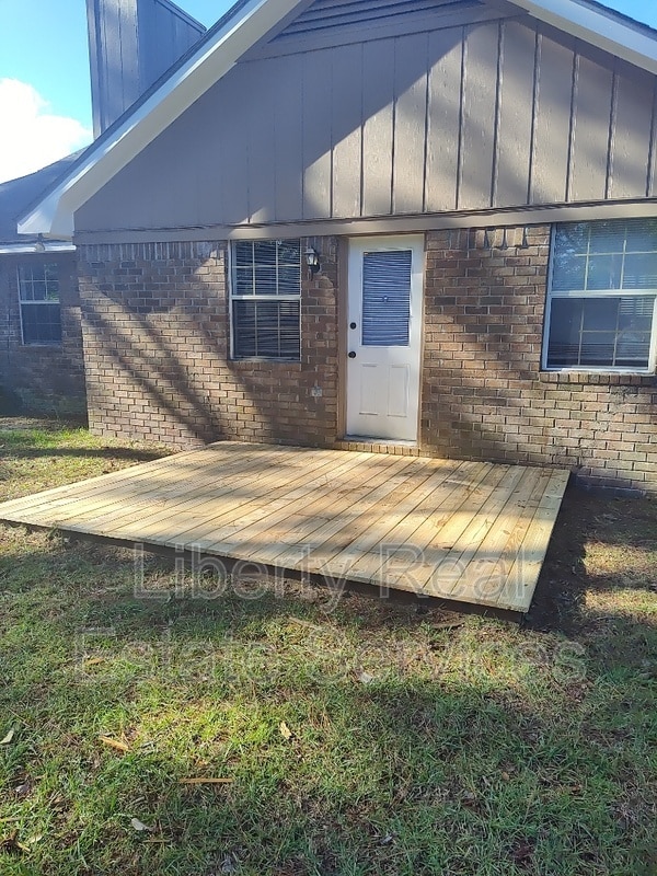 Building Photo - 734 Robin Hood Dr