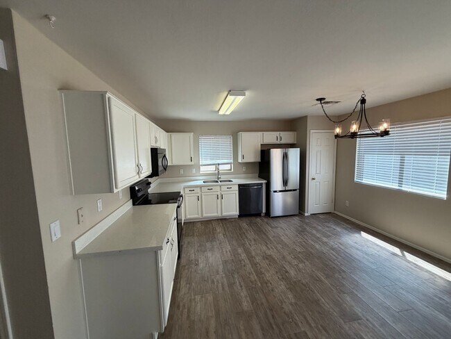 Building Photo - 3049 W Santa Cruz Ave