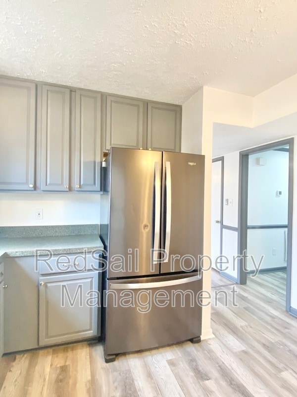 Building Photo - 14 S Lake Cir