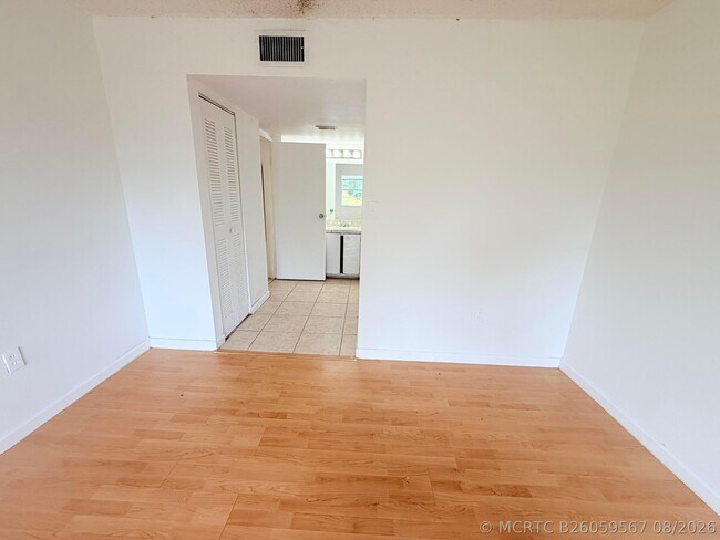 Building Photo - 4304 NW 9th Ave