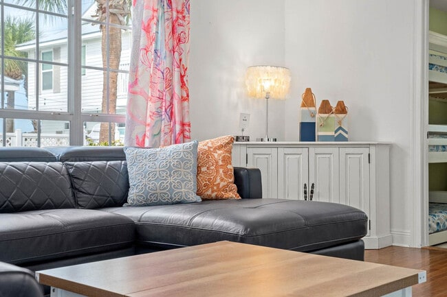 Building Photo - 4431 Luke Ave