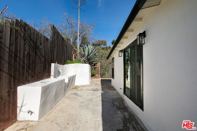 Building Photo - 4339 Blanchard St