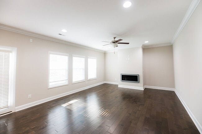 Building Photo - Stunning 5 Bedrooms, 4 Baths home in Summerfield with 2 car garage.