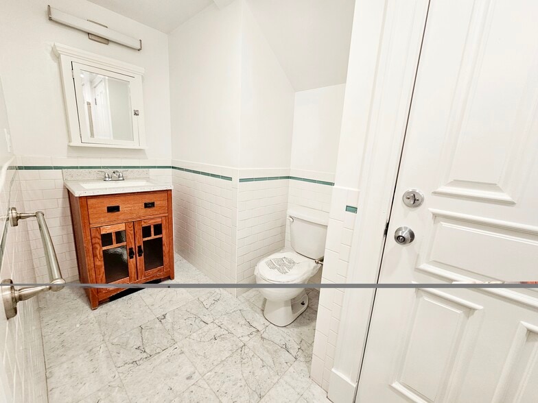 Building Photo - 197 Commonwealth Ave