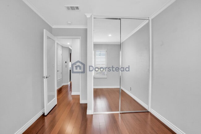 Building Photo - 2709 Oak Road Unit E