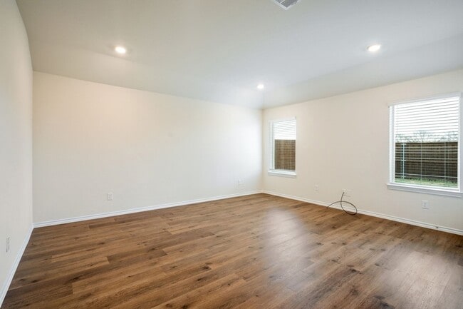 Building Photo - 1324 Stuarts Frst Dr