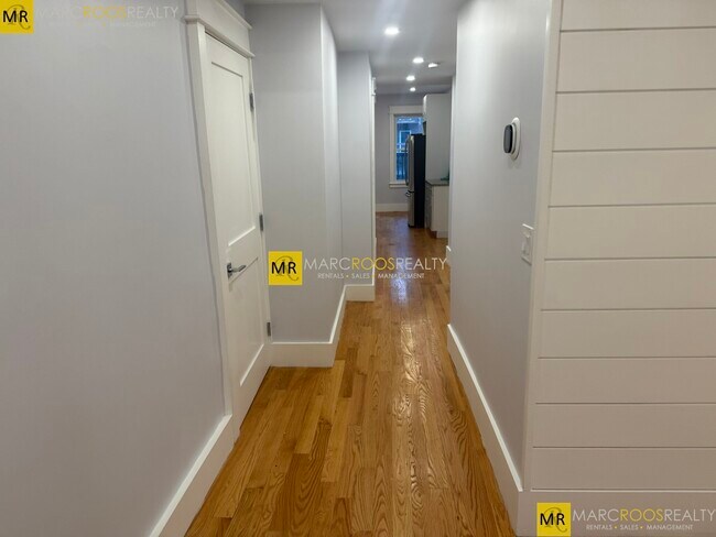 Building Photo - 331 Chelsea St