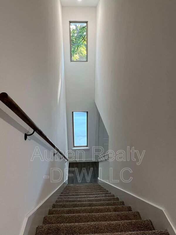 Building Photo - 2524 S Fannin Ave