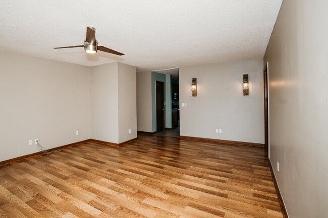 Building Photo - Move-In Ready! 3-Bed Home with Spacious Backyard