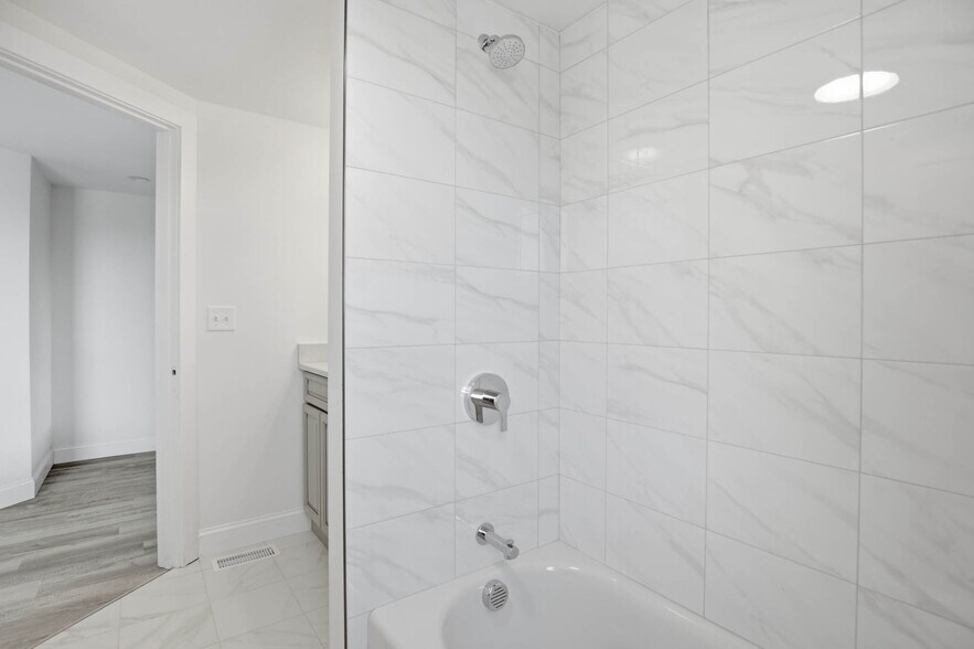 Building Photo - 23 Blake St