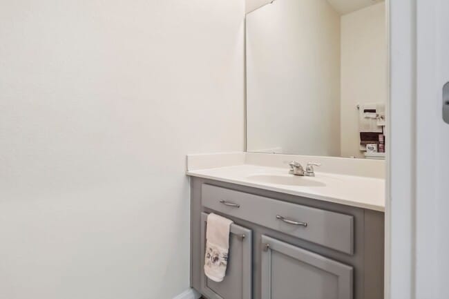 Building Photo - Beautiful 4/2.5 Townhome for Rent in Harmo...