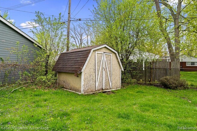 Building Photo - 2479 Ivanhoe Dr