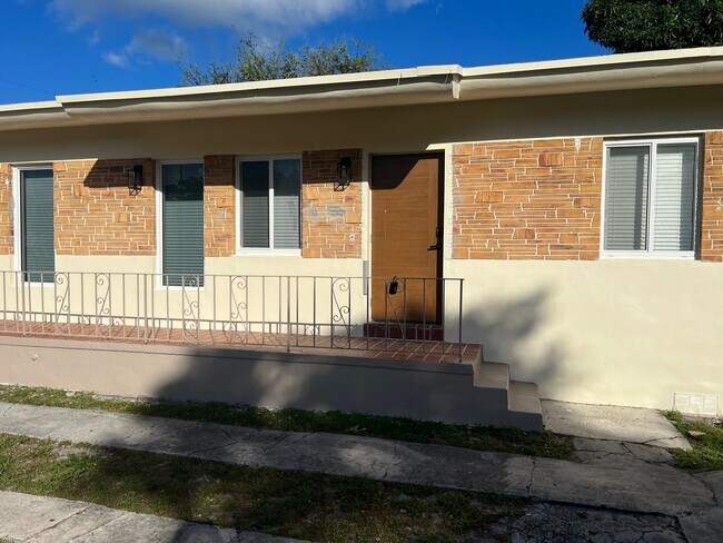 Building Photo - 246 NW 49th St