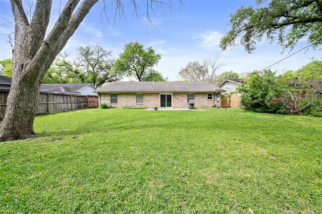 Building Photo - 9003 Bintliff Dr