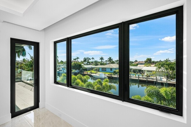 Building Photo - 2650 NE 48th Ct