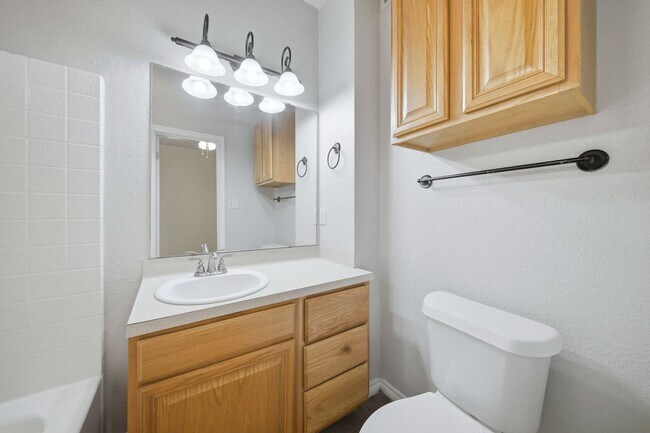 Building Photo - 104 Kleine Ln