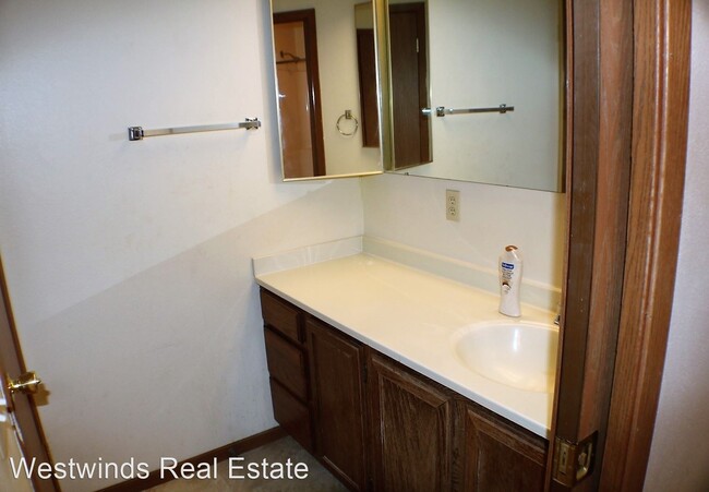 Building Photo - 2 br, 1.5 bath House - 673 Westwinds Drive