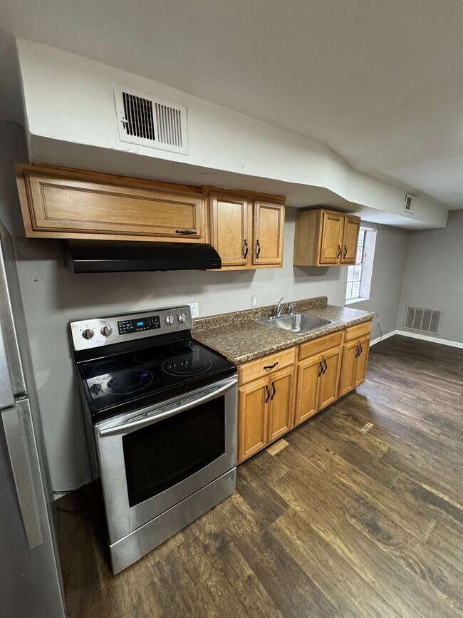 Building Photo - 542 5th Ave