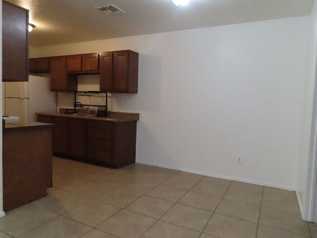 Building Photo - 2 Bedroom 1 Bath in Mesa