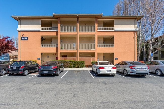 Building Photo - 1668 Hope Dr