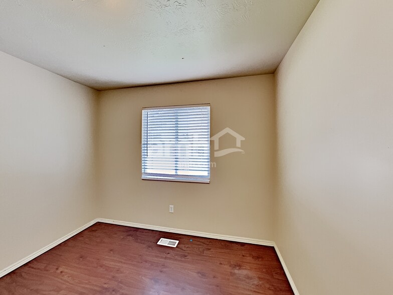 Building Photo - 6432 S High Bluff Dr