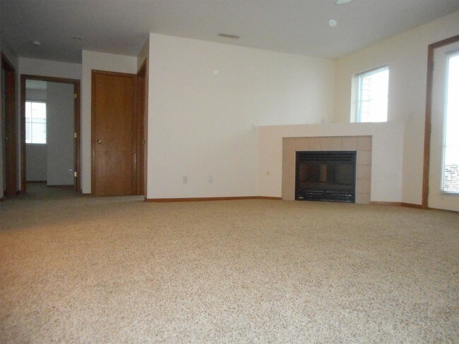 Building Photo - 6601 Creekside Dr NE