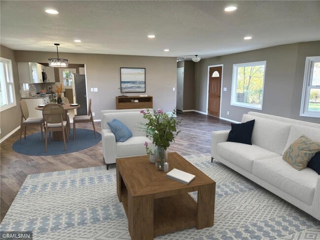 Building Photo - 3311 Interlachen Dr NE
