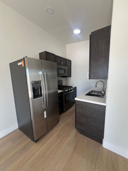 Building Photo - 2869 Ridgeway Dr