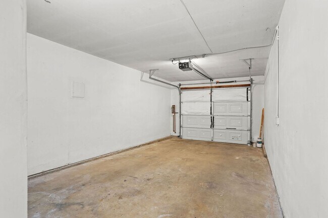 Building Photo - 2332 Imran Dr