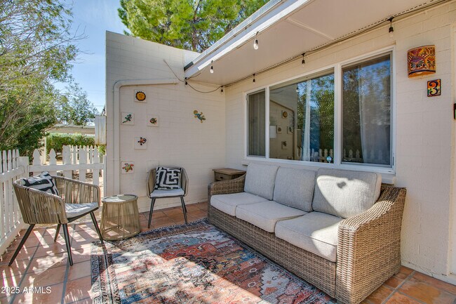 Building Photo - 3511 E Montecito Ave