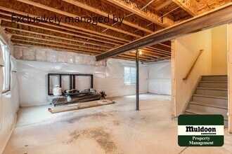 Building Photo - Beautifully done home close to Military Bases and Amazon Building!