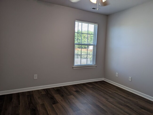 Building Photo - Beautiful 4 bed, 2.5 bath home in Indian T...