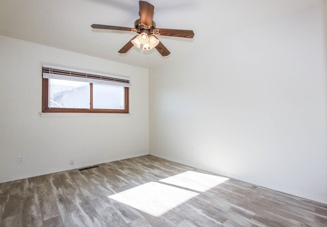 Building Photo - 3 Bedroom 2 bath in Diamond Valley