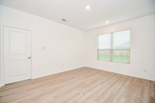 Building Photo - 5240 Pine Pass Dr