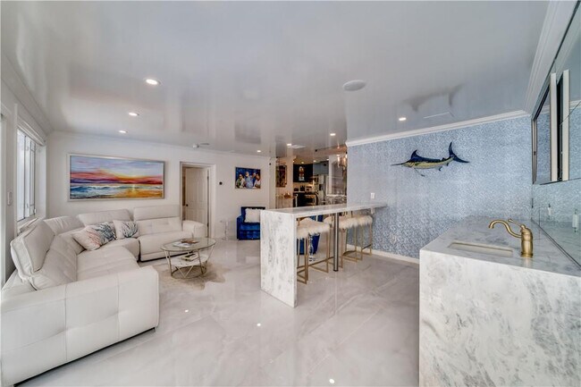 Building Photo - 417 NE 15th Ave