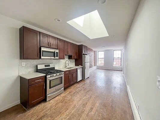 Primary Photo - 909 DeKalb Ave