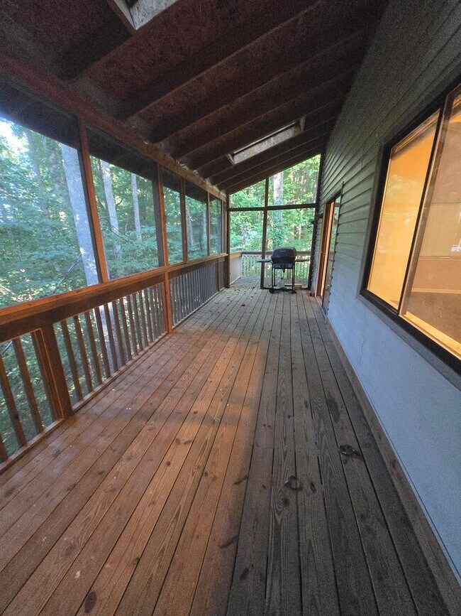 Building Photo - 1569 Colony Park Dr