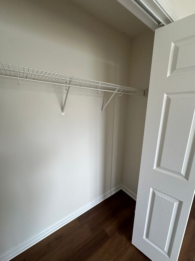 Building Photo - 1651 W Kole Dr