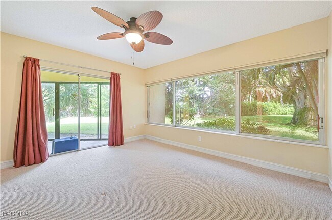 Building Photo - 975 Palm View Dr