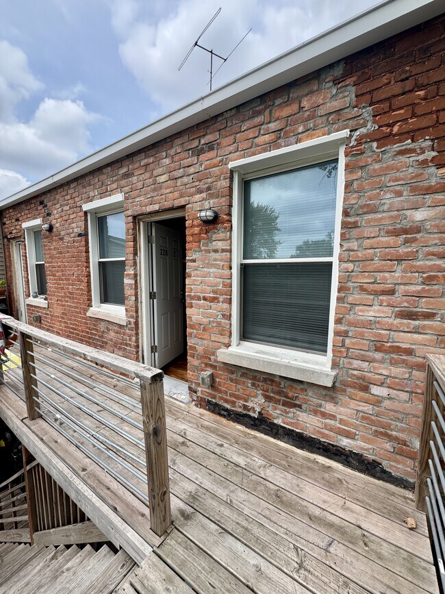 Building Photo - 226 Kenilworth St
