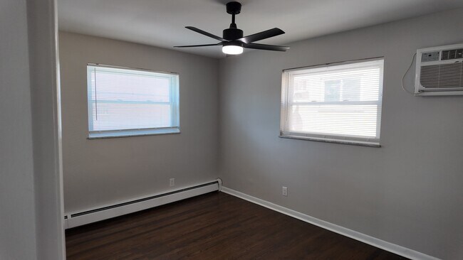 Building Photo - Freshly Renovated 2-Bed Gem with Artistic Finishes + Garage Option in Cincinnati