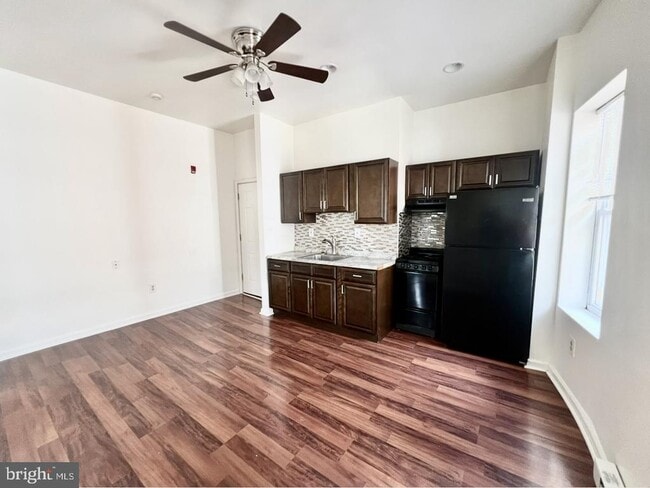 Building Photo - 2106 E Chelten Ave