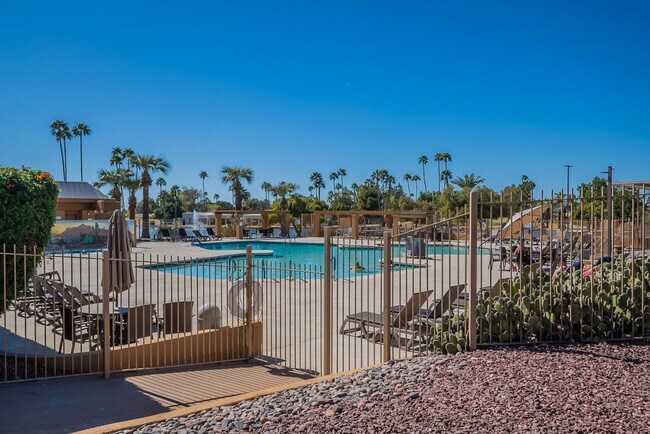 Building Photo - 650 S Arrowwood Way