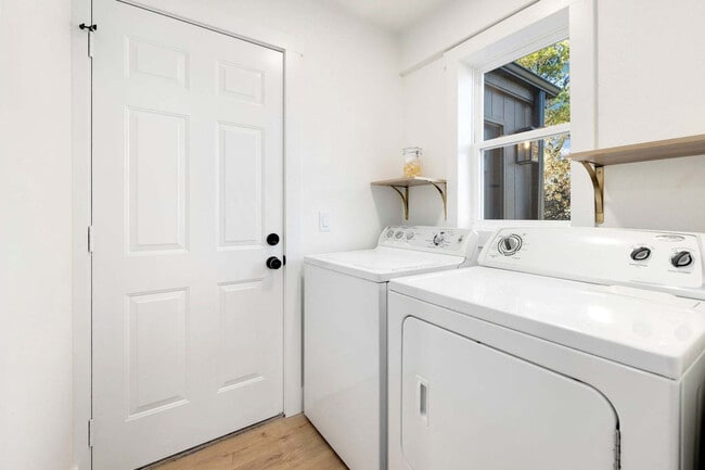 Building Photo - 89 Mayfair Dr